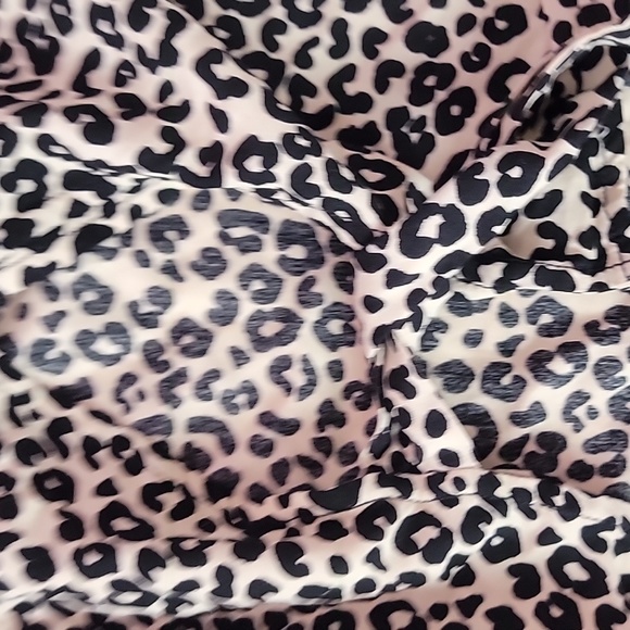 Nordstrom Cheetah Open Back  Cropped Jumpsuit/ XL. - Picture 8 of 12